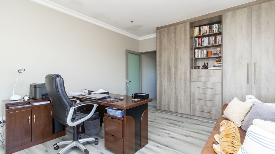 6 Bedroom Property for Sale in Kleinbaai Western Cape